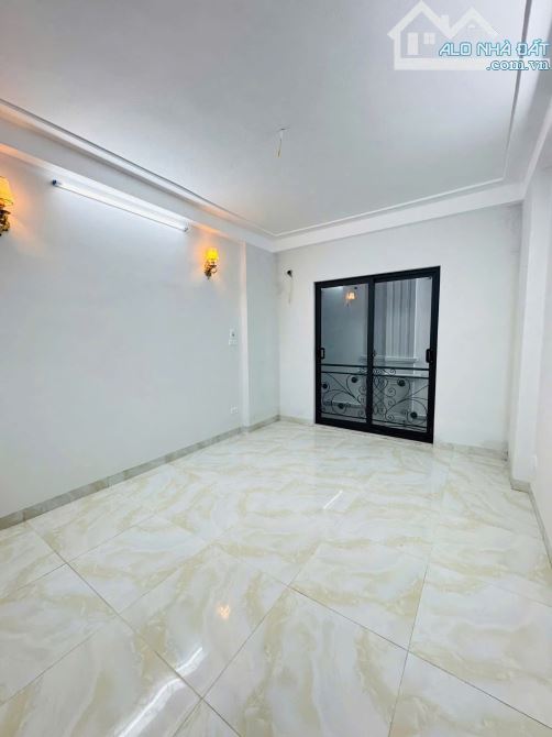 Sau khu D Gleximco, 5 phút ra Lê Trọng Tấn cách AEON chỉ 3km, 4 tầng 4,35 tỉ - 2