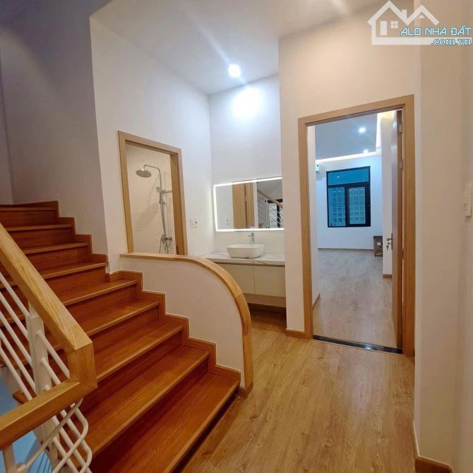 Bán nhà 3 tầng 3 mê đường 5m5 Hoà Cường sát Phan Đăng Lưu. Dt 81m2 ngang 4m5 vô ở tốt - 2
