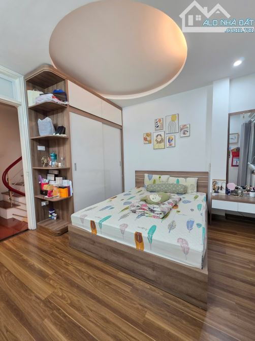 Bán nhà đẹp ngõ 898 Đường Láng quận  Đống Đa - Sổ 41.3m2 - 5 tầng - MT 4,2m  - Mới đẹp - 2