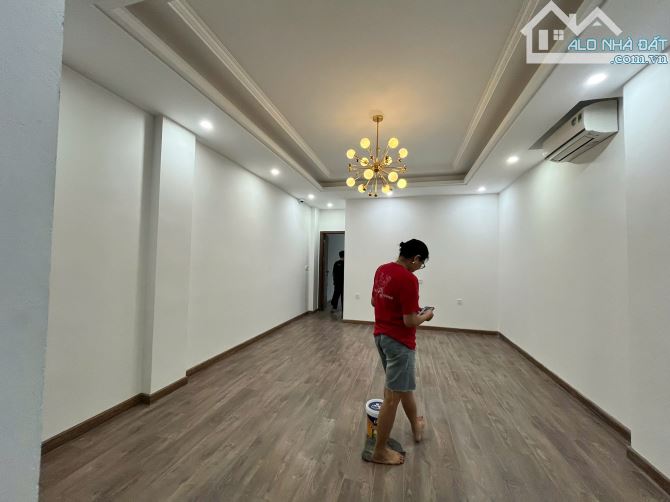 Cho thuê văn phòng tại Vũ Trọng Khánh Hà Đông, mới đẹp ô tô đỗ cửa - 2