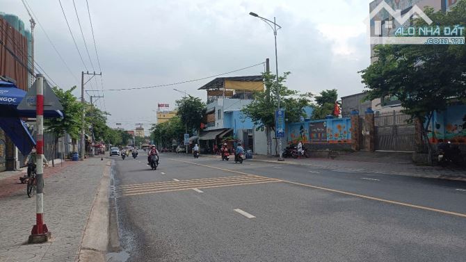 BÁN NHÀ MẶT TIỀN NGANG 10M, HAI BÀ TRƯNG ĐÔNG HOÀ, CẠNH BIGC GO DĨ AN, TTHC, CHỈ HƠN 12 TỶ - 1