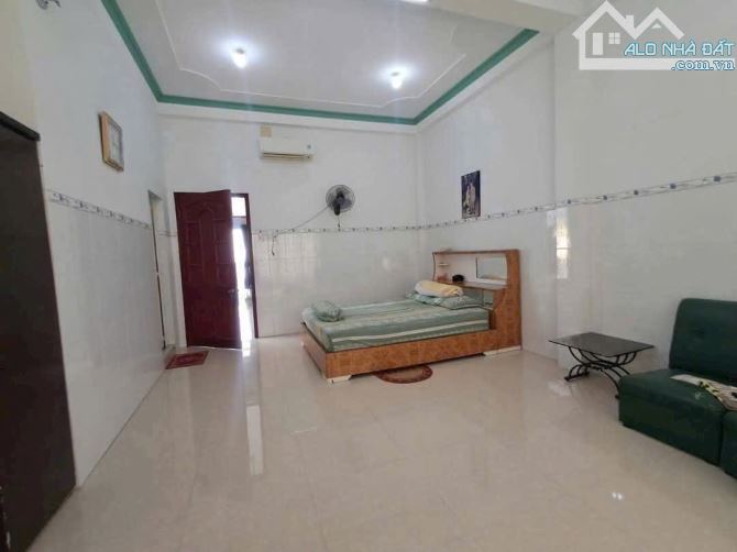 ✅ Bán nhà 1 trệt 1 lầu mặt tiền Nguyễn Văn Tạo thuộc Phường 4 , TP Tân An _ DT: 6.5 x 24 - 2