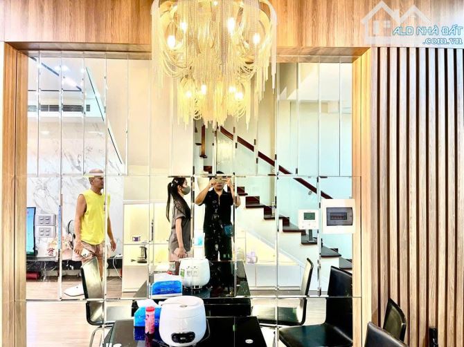 Nhà Tổng Cục 5 BCA Gần Mặt Phố Yên Xá View Đẹp Kinh Doanh 100 MT 5m 19.8Tỷ - 2