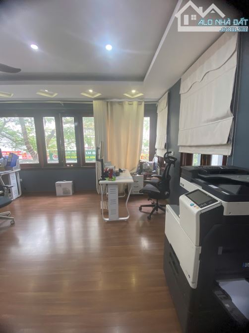 Cho thuê biệt thư Mễ Trì Hạ, Nam Từ Liêm. DT 120m2, 4 tầng, 1 tum. thang máy. Giá 45 triệu - 3