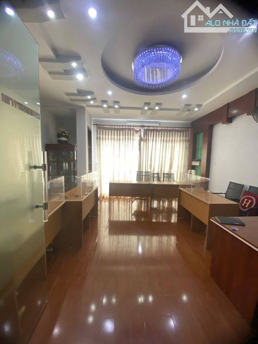 Cho thuê nhà riêng lô góc Đỗ Quang. DT 70m2, 5 tầng, ngõ oto. Giá 35 triệu(thg) - 3