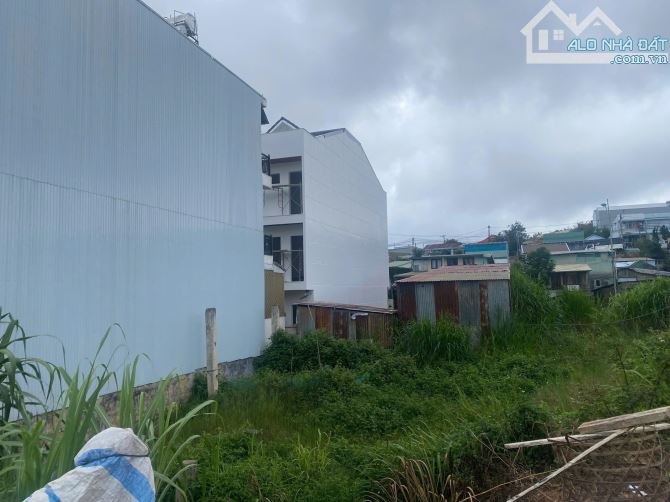 BÁN NHANH LÔ ĐẤT LIÊN KẾ KHU LIÊN HỢP THỂ THAO - 3