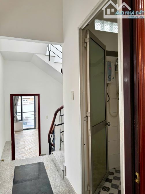 Bán CHDV giáp quận 1, 6 phòng đầy đủ nội thất, đường Phan Văn Hân, giá 9,35 tỷ TL - 3