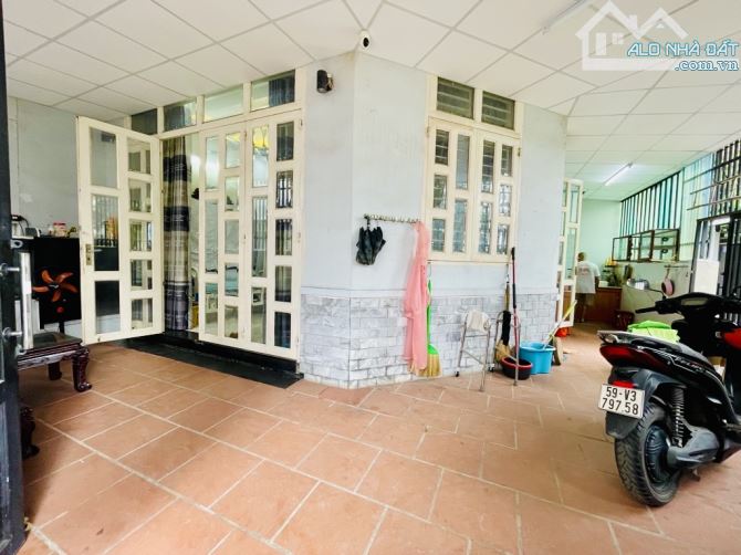 Bán nhà lô góc 2 mặt tiền hẻm xe tải vào tận nơi, ngang 8m, gần sông Tham Lương, 7 tỷ hơn - 3