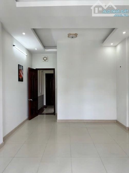 Nhà 4 tầng Mặt tiền đường NGUYỄN VĂN QUÁ phườngĐHT Q12 dt 98,3m2 Đường 12m THU NHẬP 25TR/T - 3