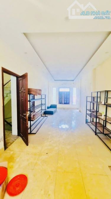 𝘽Á𝙉 𝙉𝙃À 𝙈Ặ𝙏 𝙋𝙃Ố ĐÊ 𝙇𝘼 𝙏𝙃À𝙉𝙃 – 𝙑Ỉ𝘼 𝙃È 𝙍Ộ𝙉𝙂 – 𝙉𝙃À ĐẸ𝙋 Ở 𝙉𝙂𝘼𝙔 - 3
