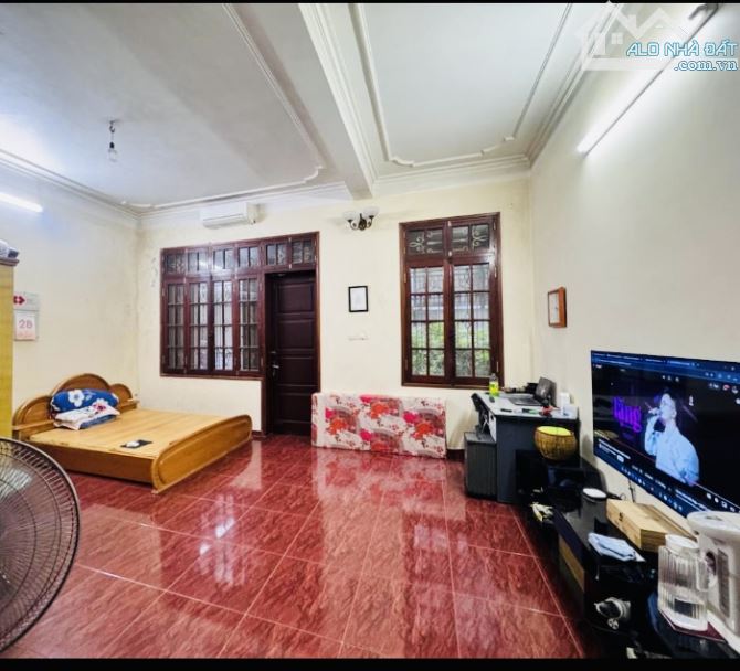 NHÀ PHÂN LÔ HOÀNG CẦU - DT RỘNG - NGÕ ÔTÔ CHẠY VÒNG QUANH - GẦN HỒ HOÀNG CẦU - 3