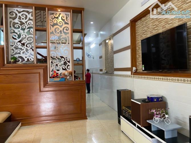 Ngay Phạm Thị Giây,  Thới Tam Thôn Hóc Môn. Gần Tô kÝ, gần ngã 5 chùa hang. 100m2, 3 lầu. - 3