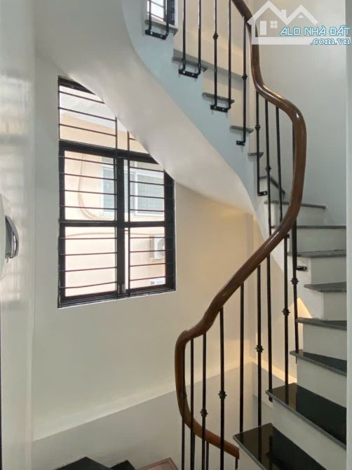 Bán nhà Trần Khát Chân - Ô tô đỗ cổng - Ngõ thông - Full nội thất - 30m - 6,6 tỷ