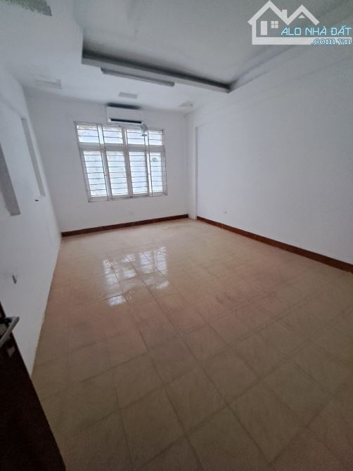 Nhà ngõ 100 đường Hoàng Quốc Việt. Diện tích 70m2 x 4 tầng mỗi tầng 2 phòng có điều hòa - 4