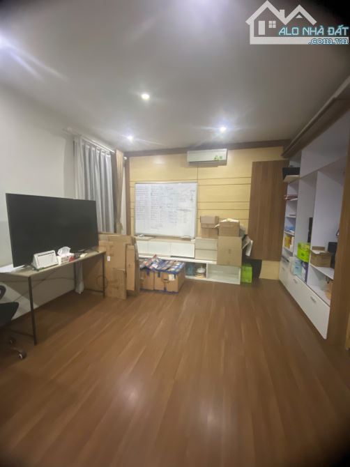 Cho thuê biệt thư Mễ Trì Hạ, Nam Từ Liêm. DT 120m2, 4 tầng, 1 tum. thang máy. Giá 45 triệu - 4