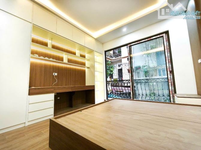 Bán Nhà Lạc Long Quân Dân Xây Mới - DT 60m² × 5 Tầng Thang Máy - 50m Ra Hồ Tây - 4