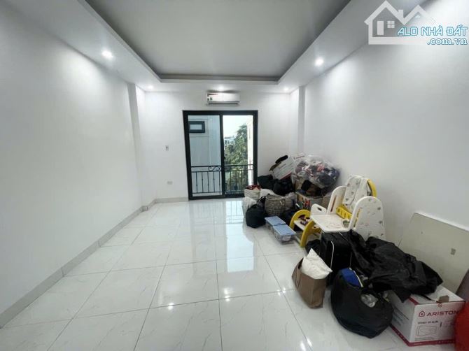 B.Á.N NHÀ GẦN LAI XÁ , Ô TÔ VÀ SÂN CHƠI GẦN NHÀ , TẶNG FULL NỘI THẤT XỊN  31M2, 4 TỶ 7 - 4