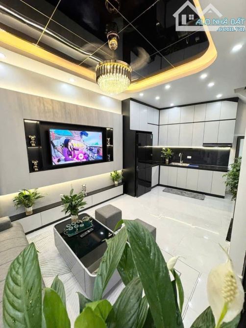 Bán nhà Trần Khát Chân - Ô tô đỗ cổng - Ngõ thông - Full nội thất - 30m - 6,6 tỷ