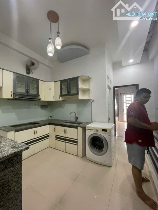 CẦN BÁN NHÀ 5 TẦNG ĐANG KHAI THÁC CĂN HỘ DỊCH VỤ – TRUNG TÂM QUẬN 3 – LÊ VĂN SỸ - 4