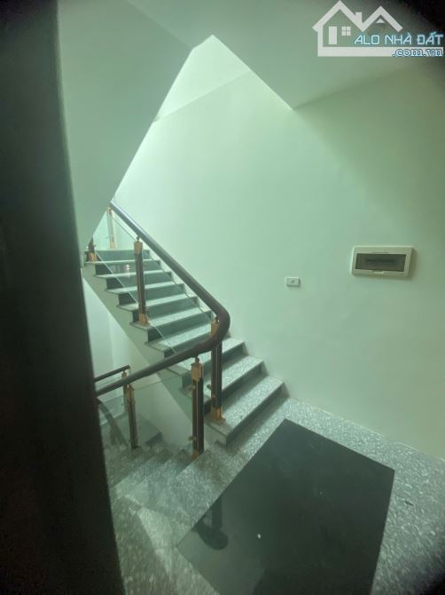 Cho thuê biệt thư Mễ Trì Hạ, Nam Từ Liêm. DT 120m2, 4 tầng, 1 tum. thang máy. Giá 45 triệu - 5