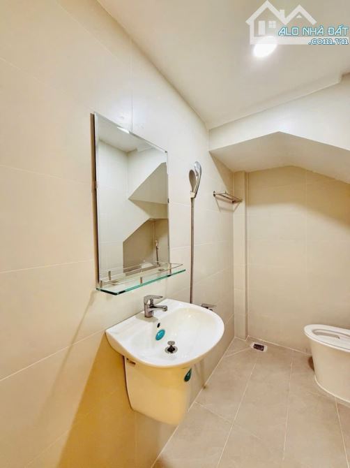 Bán nhà 4 tầng Gò Vấp – Full nội thất, sổ vuông A4, hẻm xe hơi, 4PN - 5