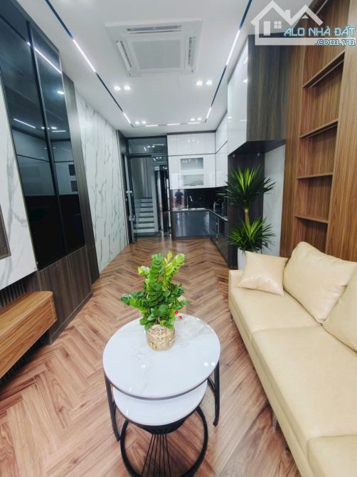 6 tầng thang máy, ngõ vip Nguyễn Văn Cừ, oto vào, ở sướng full nội thất, 39m2. Giá 12.8 tỷ - 5