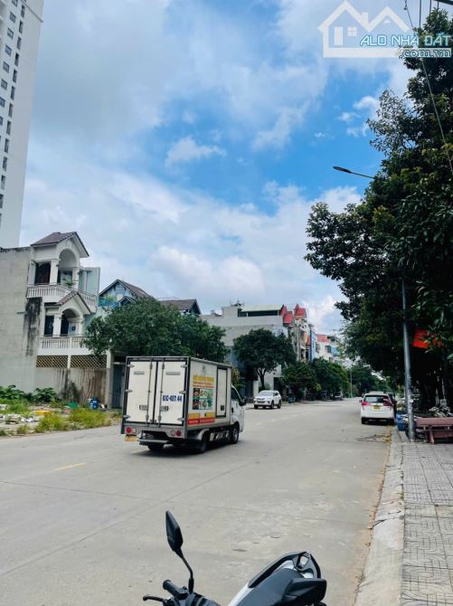 Bán Nhà 6 Tầng Mặt tiền đường N3 ngay Vincom Dĩ An DT: 143m2 Giá 10.5 Tỷ - 5