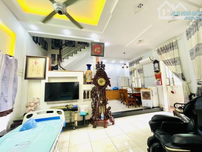 Bán nhà lô góc 2 mặt tiền hẻm xe tải vào tận nơi, ngang 8m, gần sông Tham Lương, 7 tỷ hơn - 5