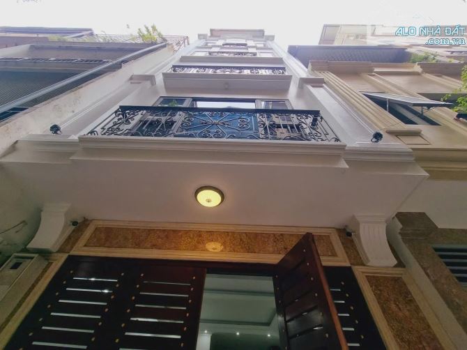 BÁN NHÀ SÁT PHỐ - Ô TÔ NGỦ TRONG NHÀ - VỪA Ở VỪA KINH DOANH - KHU PHỐ VIP HOÀNG HOA THÁM - - 5