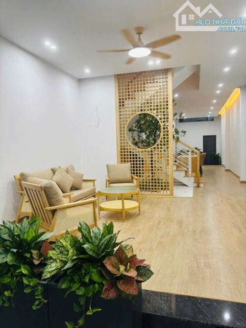 Bán nhà 3 tầng 3 mê đường 5m5 Hoà Cường sát Phan Đăng Lưu. Dt 81m2 ngang 4m5 vô ở tốt - 5