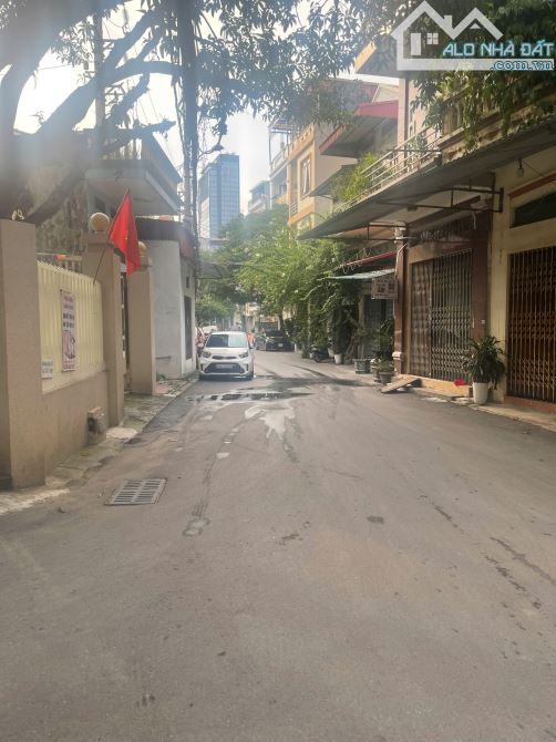 Bán nhà  3 tầng  Khu 3 Đại Phúc, BN. DT 80m2 đường ô tô các ngả. Giá chỉ hơn 5 tỷ - 5