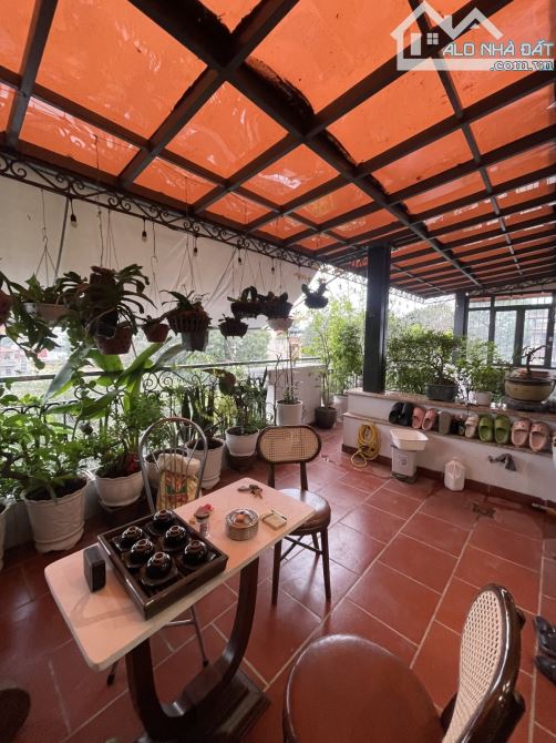 BÁN TÒA NHÀ LÔ GÓC PHÙNG HƯNG- HOÀN KIẾM, 110 M2, MT 10M, GIÁ 131 TỶ.