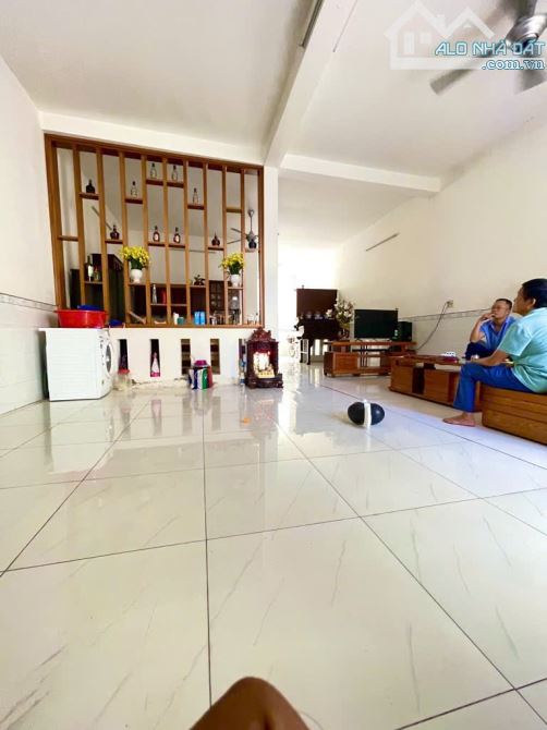 Nhà bán , Tô Ngọc Vân cách mặt tiền 30m, Hẻm 6m thông , 6.5m x 25m , Giá 9.5 tỷ TL - 6