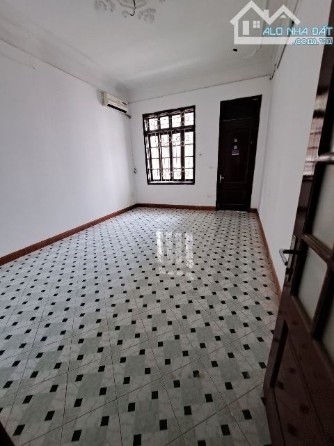 Nhà ngõ 100 đường Hoàng Quốc Việt. Diện tích 70m2 x 4 tầng mỗi tầng 2 phòng có điều hòa - 7