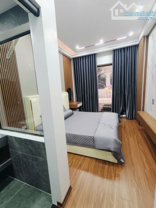 6 tầng thang máy, ngõ vip Nguyễn Văn Cừ, oto vào, ở sướng full nội thất, 39m2. Giá 12.8 tỷ - 7