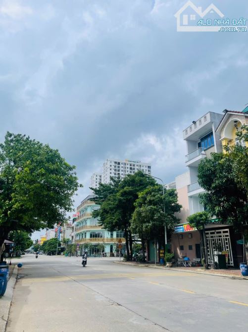Bán Nhà 6 Tầng Mặt tiền đường N3 ngay Vincom Dĩ An DT: 143m2 Giá 10.5 Tỷ - 7
