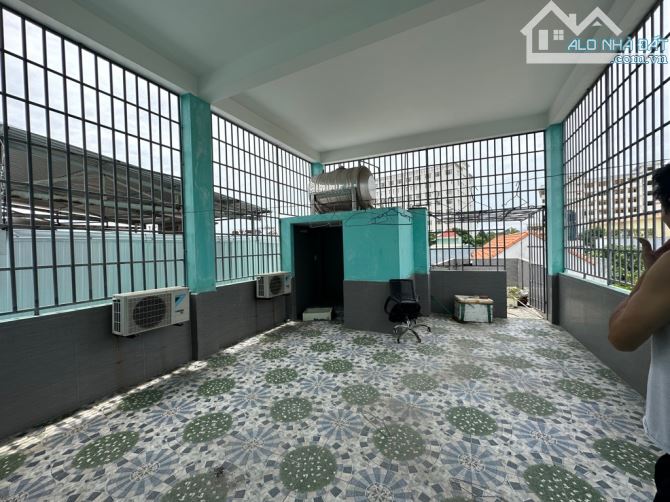 BÁN NHÀ 3 TẦNG, 3 MÊ KIÊN CỐ, THIÉT KẾ  HIỆN ĐẠI SANG TRONG NỘI THẤT XIN.134 M². 5.9 TỶ. - 7