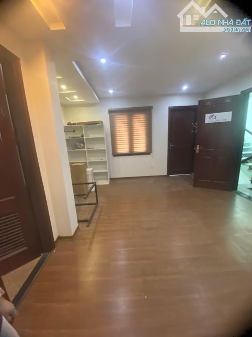 Cho thuê biệt thư Mễ Trì Hạ, Nam Từ Liêm. DT 120m2, 4 tầng, 1 tum. thang máy. Giá 45 triệu - 8