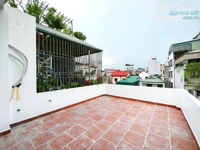 Bán Nhà Lạc Long Quân Dân Xây Mới - DT 60m² × 5 Tầng Thang Máy - 50m Ra Hồ Tây - 8