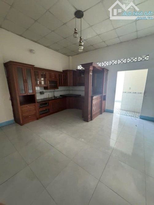 Nhà Cấp 4 Mặt tiền đường ĐÔNG THẠNH 4 phường ĐT H. Hóc Môn dt 130m2 (4,5/5,3x25) Đường 10m - 8