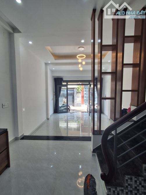 NHÀ MỚI XÂY GẦN EMART 4 TẦNG 41M2 - HẺM OTO 5M - NGANG LỚN 4.5M - 5.95 TỶ - 8