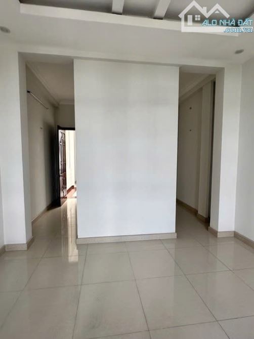 Nhà 4 tầng Mặt tiền đường NGUYỄN VĂN QUÁ phườngĐHT Q12 dt 98,3m2 Đường 12m THU NHẬP 25TR/T - 9