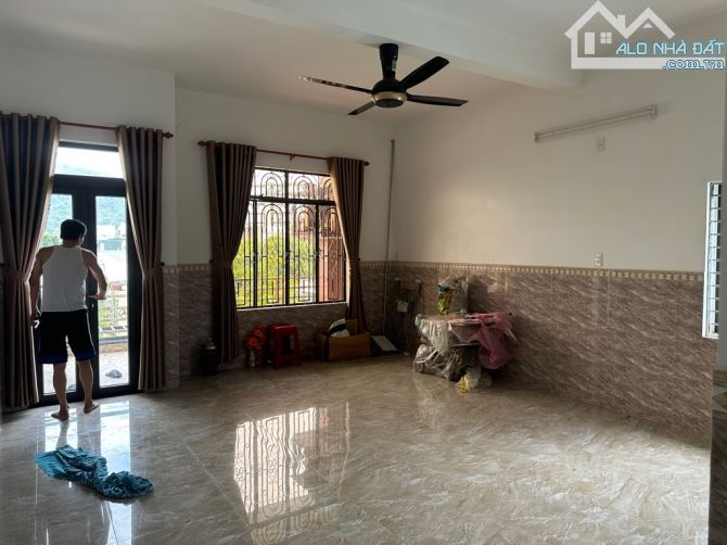 BÁN NHÀ 3 TẦNG, 3 MÊ KIÊN CỐ, THIÉT KẾ  HIỆN ĐẠI SANG TRONG NỘI THẤT XIN.134 M². 5.9 TỶ. - 9