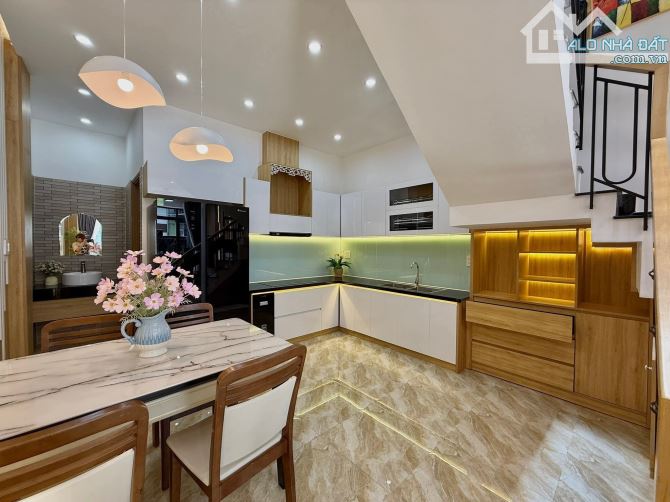 BÁN NHÀ BỒ ĐỀ  - 45M2 - 6 TẦNG - Ô TÔ - THANG MÁY - FULL NỘI THẤT