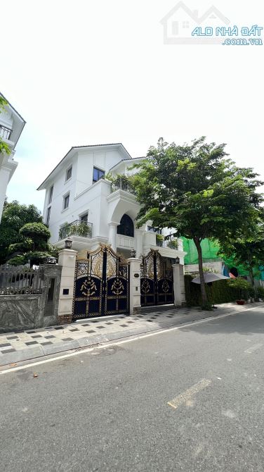 Bán Biệt Thự Ngay Mặt Tiền View Sông SG Landmark Ngay Trần Não - 38Tỷ