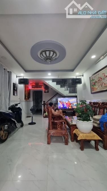 Bán nhà đẹp 2 tầng vào ở ngay.Dương Bá Trạc ,Quận 8.Giá 5.5 tỷ.