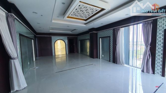 Cần bán tòa nhà 1trệt 7 lầu góc 3 mặt tiền đường Phan Trung,Biên Hòa, Đồng Nai