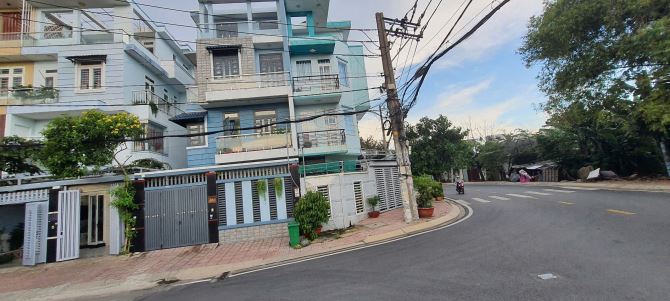 Khu Phân Lô - Nhà 3 Tầng BTCT - DT: 7x18 - Đường 10m Thông - Gần Tô Ký - Nguyễn Ảnh Thủ.