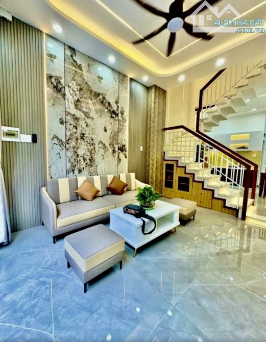 Bán nhà 37m2, gần 6 tỷ vf3 qua nhà, mới ở luôn, mặt ngõ thông kinh doanh