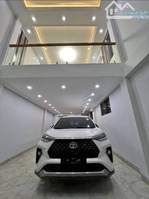 Chị HƯƠNG BÁC SỸ BÁN NHÀ NGỌC THỤY, LONG BIÊN 5 TẦNG, Ô TÔ NGỦ TRONG NHÀ - HƠN 7 TỎI
